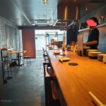 是屋 - 店内は山の手のオサレ系の店のような空間