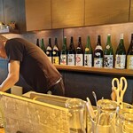 是屋 - 予約電話はちょくちょく来る。マスターが受け答え。