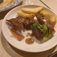 世界のワイン博物館 グランフロント大阪店  - ステーキ真ん中は美味しかった。