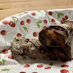 パンやきどころ RIKI - ショコラノアバトン ブラッドオレンジとマロングラッセを包んで ¥420