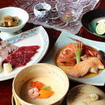 寿し心咲 - 大将の作り出す料理の数々はどれも美しく絶品！