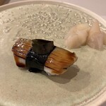 天扇 - 煮鮑に肝を乗せて　海苔がまたよく合う海苔でした