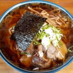 満び - 中華そば 中盛(1,050円也) 醤油をしっかり感じる一杯‥