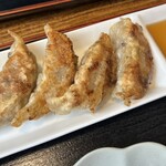 味の里 珍満 - 皮パリッ、餡ジューシー、何個でもいけるやつ