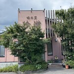 味の里 珍満 - 外側から見るよりも店内はけっこう大箱だった。