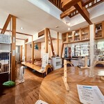 かどや食堂 - 綺麗な店内