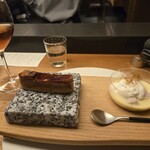 アッサンブラージュ カキモト - エクレア バター鶏パテ 木苺、蛤 シェリー とうもろこし コーヒー