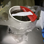 バーガーキング あすみが丘ブランニューモール店 - 飲み物はこぼれないようにパウチしてくれる気遣い