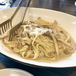 ピッツエリアバール　CACTUS　D'ORO - ・4種のキノコのポルチーニクリームソース　生パスタ（生パスタのまま・笑）