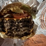 バーガーキング あすみが丘ブランニューモール店 - 5枚のパティ断面（汚くてごめんなさい）