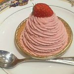 エスプリ・ドゥ・パリ - まるごと苺のモンブラン