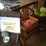 トラットリア ノラ･クチーナ - 入口のウェルカムボード