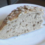 エノテカ エクウス - ひまわりの種のパン