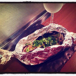 ト灯 - 秋メニューやて。
      
      鮭ときのこのホイル焼き。ホイルが魚の形になってます。
      
      忙しい時は魚の形ではないそうです(-_-)