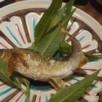 馳走のかぜ - 鮎は「蓼食う虫も好き好き」でお馴染の蓼をつけて食べました2014.7夜