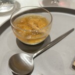 Ristorante Ecru - 枝豆のピューレ、ウニとコンソメのジュレ
