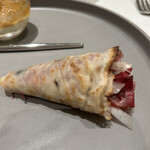 Ristorante Ecru - ピアディーナ　ラディッキオとイベリコ豚ベジョータを巻いて
