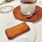 Ristorante Ecru - フィナンシェと紅茶