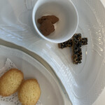 SIMOSE French Restaurant - 小菓子　焼きたてフィナンシェ　ピーカンナッツ　ごまランタン