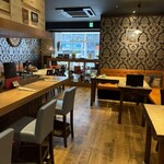 西洋料理 Jules - シックな店内