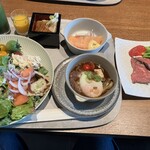 Café & Buffet UmiShima Dining - ２日目の先発。　初日よりは空いていたので　先にしっかりとサラダをいただきます