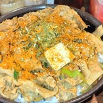 丼達 水道橋店 - 七味を掛けて頂きます