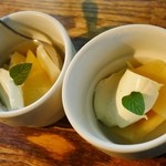 スパイスカフェ - ミニデザート：パンナコッタと梨のコンポート