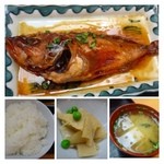 さくら屋 - 「あらかぶ定食」は何度か頂いていますが、甘辛く煮つけてあり美味しいのですよ。
お魚を食べるのが下手ですので、骨が多いと苦戦します。