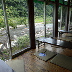 天然鮎料理　おもだか - 窓から眺める清流「板取川」