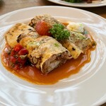 「ミシュカ」キッチン＆バー -  ホルトバージ風 肉入りクレープ(揚げた鶏肉をクレープで巻いたもの、絶品です♪)