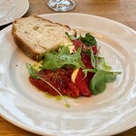 「ミシュカ」キッチン＆バー - 冷製パプリカのカッテージチーズ・クリーム詰め(カッテージチーズにふんだんにディルが入っていて爽やか！)