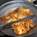 厚切り牛タン 焼肉 一心たん助 - 前菜三種（白菜生キムチ）