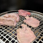 厚切り牛タン 焼肉 一心たん助 - 牛タン⑥種盛り合わせ（厚切たん / 上タン塩 黒 / 上タン塩 白 / 仙台牛タン / 厚切り仙台牛タン / タンサガリ味噌 ）