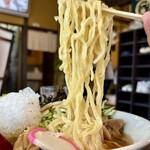 麺や 一陽 - キンキン冷やした中太ちぢれ麺をリフトUP⤴️