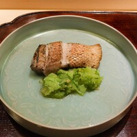 山﨑 - キンキの炭火焼き、燻の風味