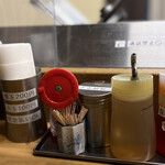 らーめん いまるや - 調味料類。スリごまが嬉しいですよね！