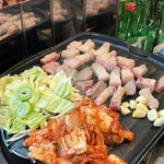 本場 韓国食堂 豚の貯金箱 - 