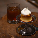 coin - Classic Pudding, JPY 880 (Tax Included)  
                      Hand-drip Coffee (ICED), JPY 800 (Tax Included)
