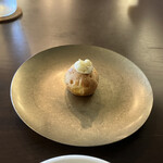 リストランテ カルド - ウニとコーンのクリームのシュークリーム