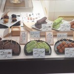 東だんご本舗 観光物産会館店 - ショーケース