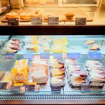 タリーズコーヒー - ケーキのバリエーションも豊か。軽食もあります。