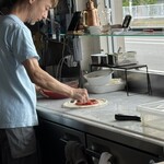 ピッツァ エ スヴァーゴ ディ プラウス - ピザ作成中