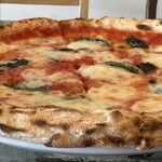 ピッツァ エ スヴァーゴ ディ プラウス - ◆マルゲリータ
      　トマトソース•モッツァレラ•バジル
      　¥1,500（税込）