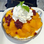 2D Cafe - メニュー写真からは想像出来ない程大きな「マンゴーかき氷」