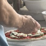 ピッツァ エ スヴァーゴ ディ プラウス - ピザ作成中