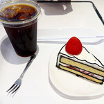 2D Cafe - 「2Dケーキ」＋「アイスコーヒー」