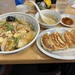 ぎょうざの満洲 - 料理写真:やみつき丼と焼餃子 1,040円