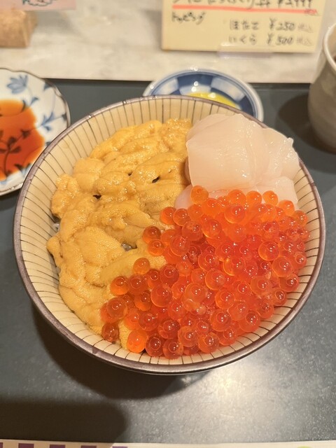 いくら丼ページです♡ ぺりーのいくら丼 (ぺりーのいくらどん) - 日本橋/海鮮丼