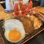 わ楽 - 目玉焼き、①ハンバーグ、②豚ロース
