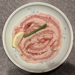 杏樹亭 岸根店 - 上から見た「黒豚塩焼（税抜￥750）」